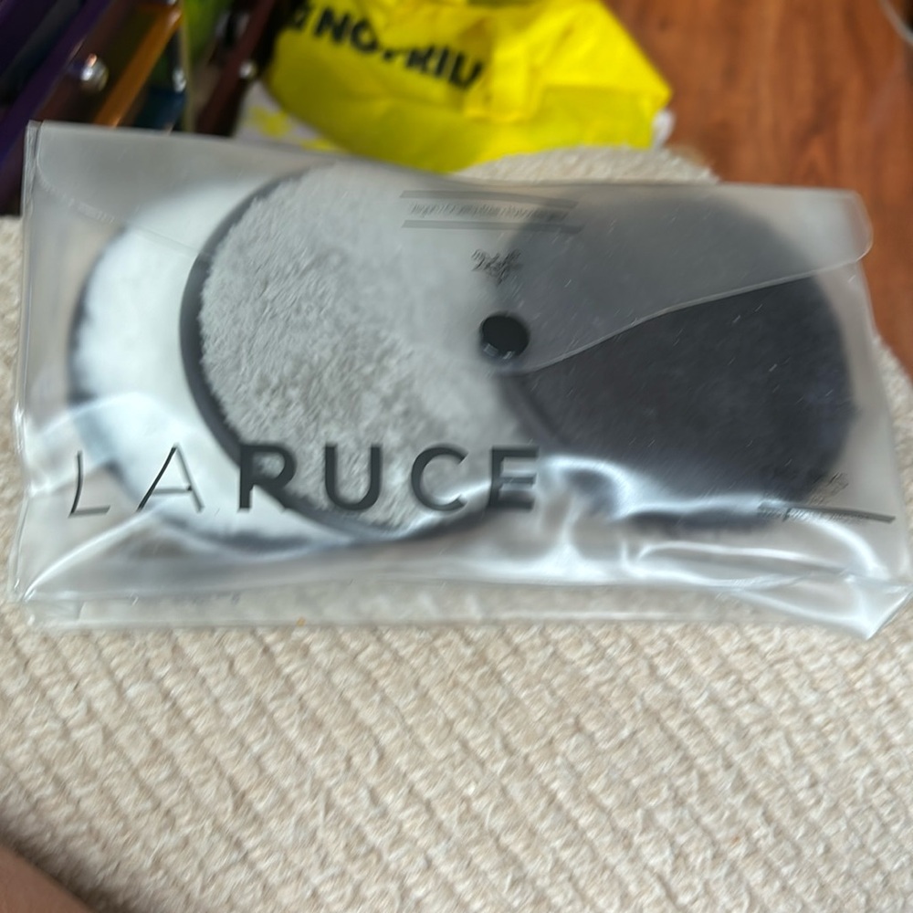 🌸Laruce Beauty FACE DISKS🌸  3 new in container.